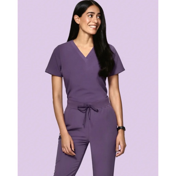 ๐ Mandala Scrubs Six Pocket Scrub Top XL Dewberry New NWOT - Picture 2 of 14